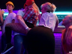 Grosser schwanz, Blasen, Interrassisch, Lesbisch, Party, Pornostars, Swingers, Nass
