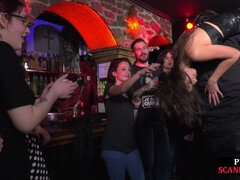 Tussi, Sadomasochismus, Fesselspiele, Fetisch, Latex, Öffentlich, Strümpfe, Spanner