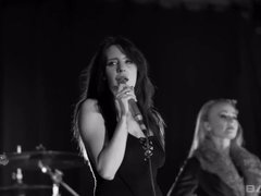 Asiatique, Brunette brune, Européenne, Poilue, Lingerie, Tatouage, Plan cul à trois