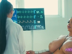 Gros seins, Brunette brune, Mère que j'aimerais baiser, Maman, Jouets