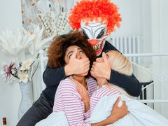 Жопа, Бисексуалы, Черные, Блондинки, Минет, Собачьи, Молоденькие, Втроем