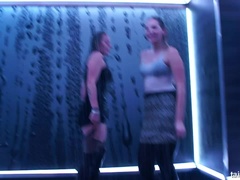 Rubia, Morena, Bailar, Cuero, Desnudo, Satén, Mojado