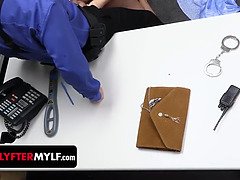ブロンド, イく瞬間, イマラチオ, 服従, 指いじり, 淫乱熟女, 流出, ユニフォーム