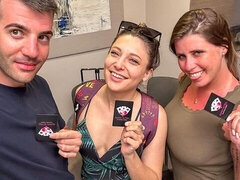 Gros cul, Grosse bite, Gros seins, Sucer une bite, En levrette, 2 femmes 1 homme, Mère que j'aimerais baiser