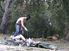 Americano, Amarrada, Fetiche, Peludo, Masturbación, Al aire libre, Flaco, Tatuaje