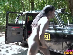 Noire, Sucer une bite, Brunette brune, Voiture, Gorge profonde, Noir ébène, Interracial, De plein air
