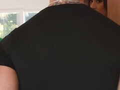 Verga grande, Mamada, Semen en la boca, Garganta profunda, Tacones, Cocina, Lamidas, Coño