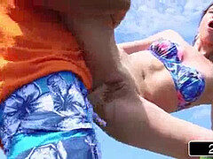 デカパイ, フェラチオ, イギリス人, 茶髪の, 黒人, 女 人男 人, タトゥー, ティーン