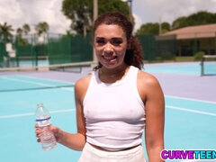 Nana, Gros cul, Sucer une bite, Brunette brune, Mignonne, Petite femme, Rasée, Adolescente