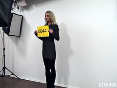 Very good looking milf gets naked for a photo casting