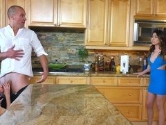 Cul, Brunette brune, Cuisine, Seins naturels, Fête, Gicler, Surprise, Adolescente