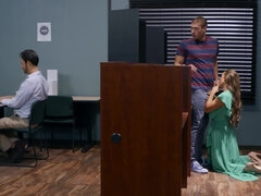 Arsch, Grosse titten, Braunhaarige, Kleid, Absätze, Büro, Tätowierung, Tanga