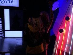 Bad, Grosse titten, Blondine, Freundin, Masturbation, Orgasmus, Abendanzug, Nass
