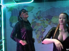 Grote lul, Grote mammen, Rondborstig, Dronken, Natuurlijke tieten, Orgie, Feest, Openbaar