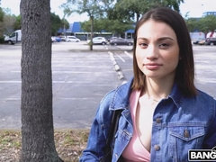 Amateur, Sucer une bite, Brunette brune, Bus, Tir de sperme, En levrette, Rasée, Adolescente
