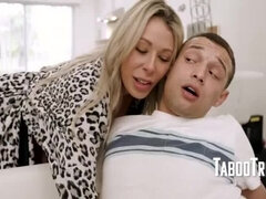 Grosser arsch, Blasen, Schmutzig, Mutti, Pov, Muschi, Schüchtern, Stiefmutter