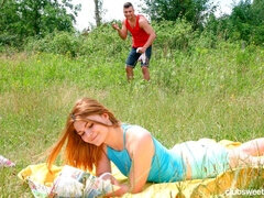 Arsch, Blondine, Blasen, Handjob, Küssen, Muschi, Rasiert, Jungendliche (18+)