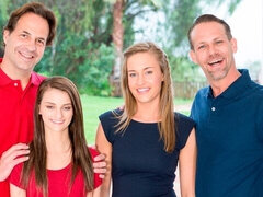 Blondine, Braunhaarige, Tochter, Flotter vierer, Hardcore, Lecken, Muschi, Tätowierung