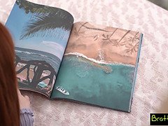 ブロンド, 顔射, 手コキする, オーガズム, ハメ撮り, 赤毛, フェラする, 三人