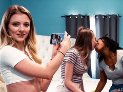 Fingern, Küssen, Lesbisch, Lecken, Masturbation, Dürr, Entkleiden, Jungendliche (18+)