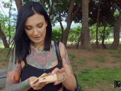 Sucer une bite, Brunette brune, Hard, Argent, Nue  à poil, De plein air, Chevaucher
