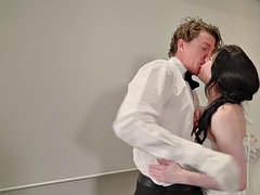 Mariée, Brunette brune, Tromperie, Lingerie, Piercing, Rasée, Tatouage, Mariage