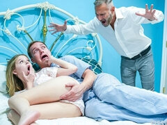 Tussi, Grosser schwanz, Blasen, Hundestellung, Flotter vierer, Natürlichen titten, Zierlich, Titten