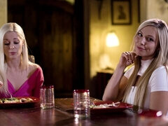 Vingeren, Zoenen, Lesbisch, Likken, Masturbatie, Kut duiken, Strippen, Trio