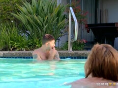 Arsch, Blondine, Blasen, Aufs gesicht abspritzen, Lecken, Öl, Piercing, Realität