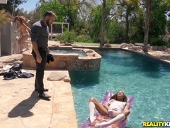 Cul, Noire, En levrette, Noir ébène, Masturbation, Réalité, Tatouage, Uniforme