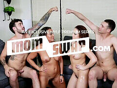 Trastienda, Verga grande, Tetona, Madres para coger, Desnudarse