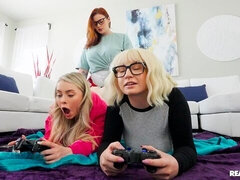 Seksspeelgoed, Vingeren, Lesbisch, Likken, Ondergoed, Masturbatie, Natuurlijke tieten, Tieten likken