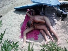 Amateur, Playa, Morena, Corrida, Madres para coger, Orgasmo, Pequeña, Pov
