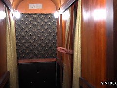 Pijpbeurt, Hondjeshouding, Vingeren, Hd, Moeder die ik wil neuken, Kut duiken, Geschoren, Trein