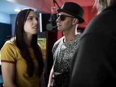 Nana, Tir de sperme, En levrette, Faciale, 2 femmes 1 homme, Adolescente, Plan cul à trois, Nénés