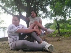 Embrassement, Fille latino, Lesbienne, De plein air, Public, Sous la jupe, Voyeur