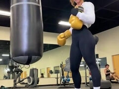 Gros cul, Gym, Hard, Fille latino, Mère que j'aimerais baiser
