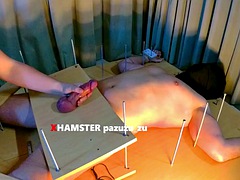 Любители, Садо мазо, Одетые девушки голые парни, Семяизвержение, Женское доминирование, Оргазм, Дразнящие, Сиськи