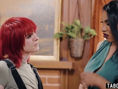 Kinderhüterin, Grosser arsch, Interrassisch, Latina, Transfrau, Flotter dreier, Ehefrau