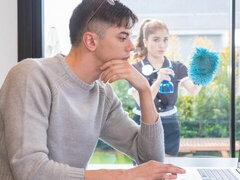 Grosser arsch, Grosser schwanz, Blasen, Hundestellung, Hausmädchen, Natürlichen titten, Jungendliche (18+), Titten