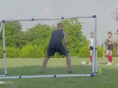 18 jahre, Schwanz, Frau, Flotter vierer, Spiele, Hd, Orgasmus, Russisch