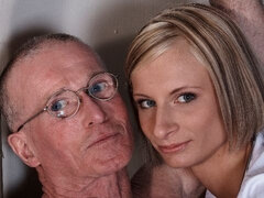 ブロンド, フェラチオ, カワイイ, バック, 手コキする, 看護婦, ストリッピング, ティーン