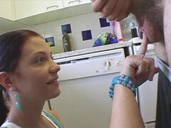 18 años, Amateur, Verga grande, Morena, Cocina, Masturbación, Cabello corto, Flaco