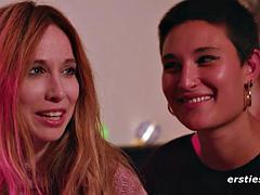 Leie, Tussi, Grosse titten, Deutsch, Küssen, Lesbisch, Öffentlich, Titten