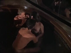 Blasen, Braunhaarige, Spermaladung, Hardcore, Masturbation, Öffentlich, Solo, Flotter dreier