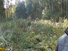 Braunhaarige, Aufs gesicht abspritzen, Masturbation, Geld, Im freien, Strumpfhose, Öffentlich, Flotter dreier