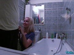 Amateur, Chica, Cuarto de baño, Rubia, Engañando, Mamá, Pov, Público