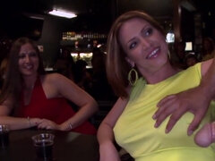 Минет, Одетые девушки голые парни, Член, Межрасовый секс, Милф, Оргии, Вечеринка, Пенис