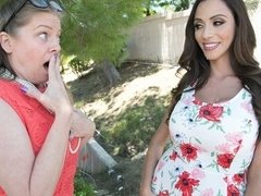 Gros cul, Gros seins, Plantureuse, En levrette, Doigter, Hard, Masturbation, Mère que j'aimerais baiser