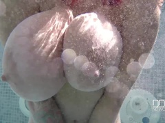 In den arsch, Arsch, Grosser arsch, Britisch, Vollbusig, Im freien, Rasiert, Tätowierung